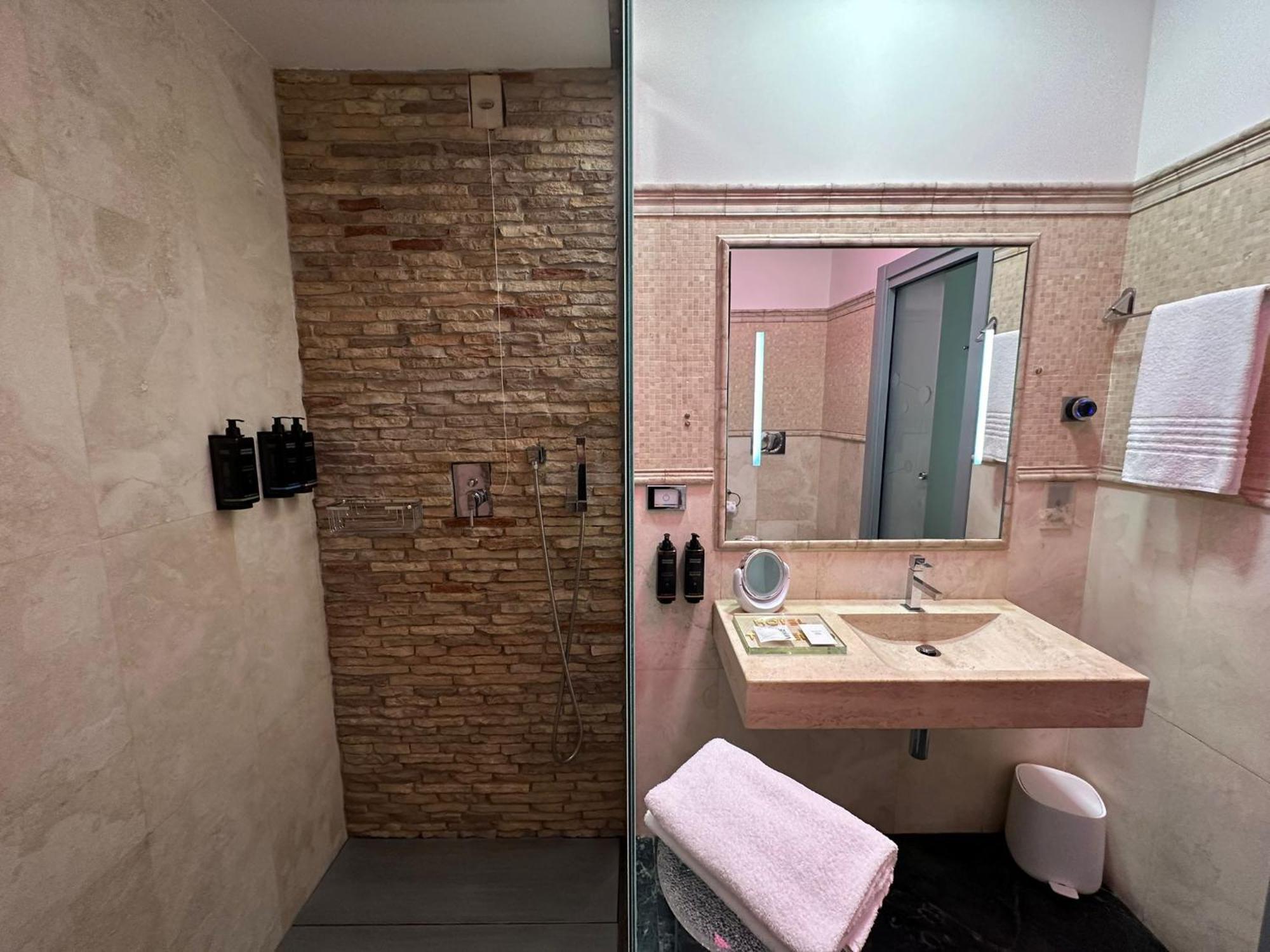 Hotel Trecento Рим Екстериор снимка